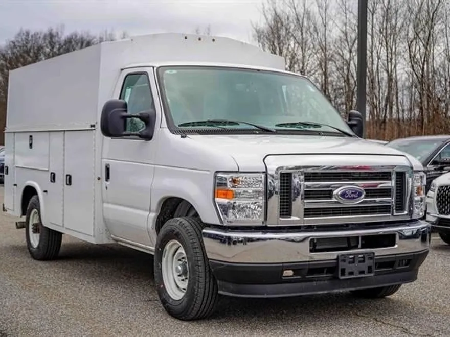 2025 Ford E-350 Base photo 1