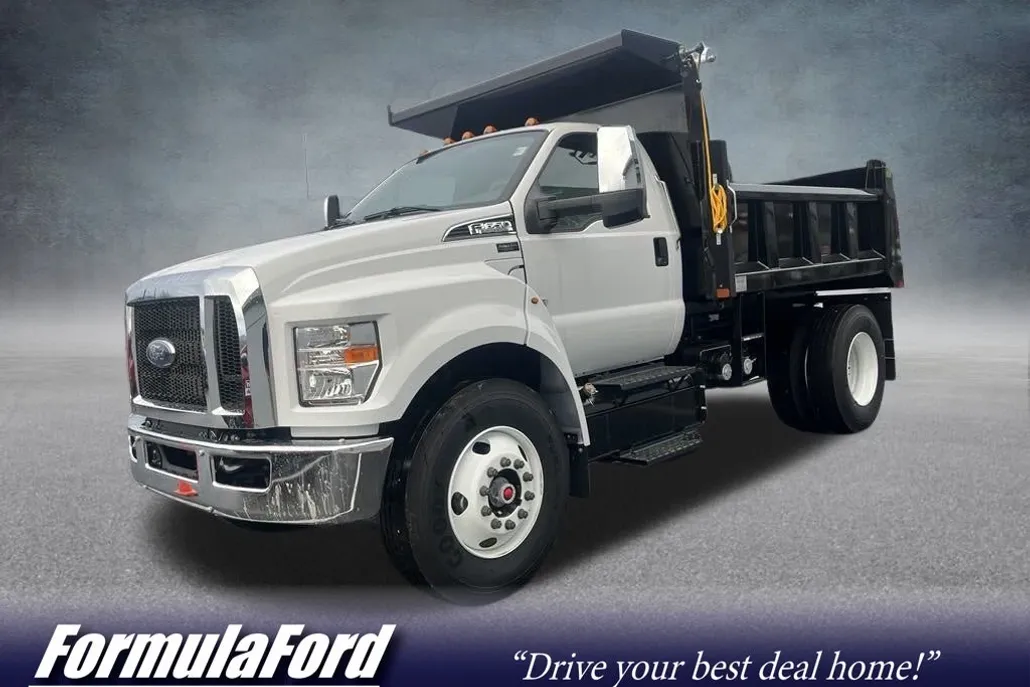 2025 Ford F-650 SuperCab photo 1