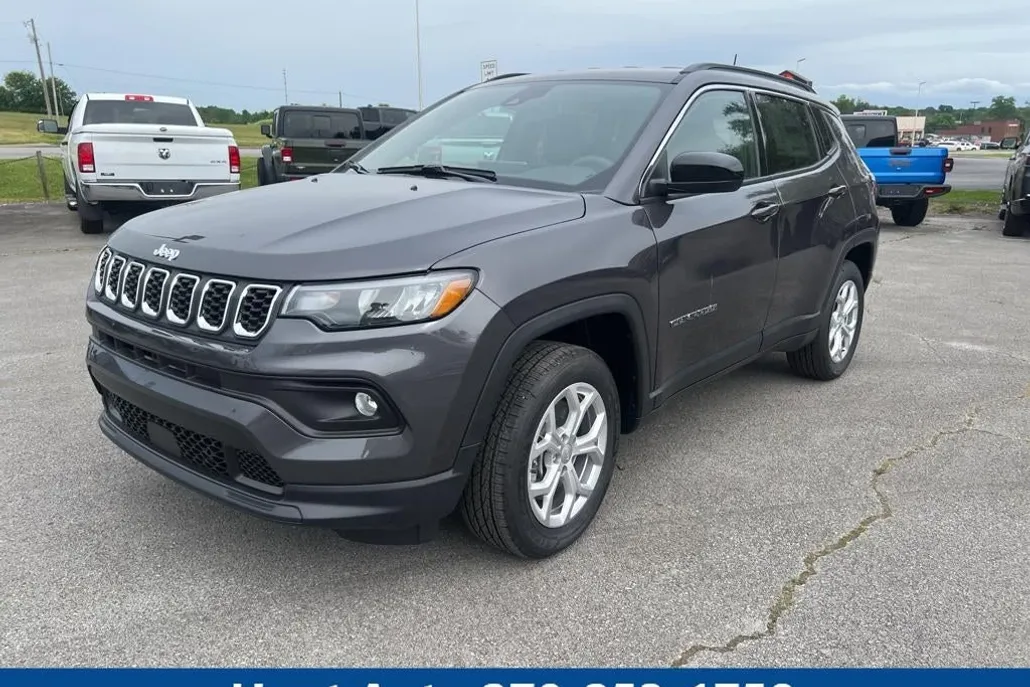 2024 Jeep Compass Latitude photo 1