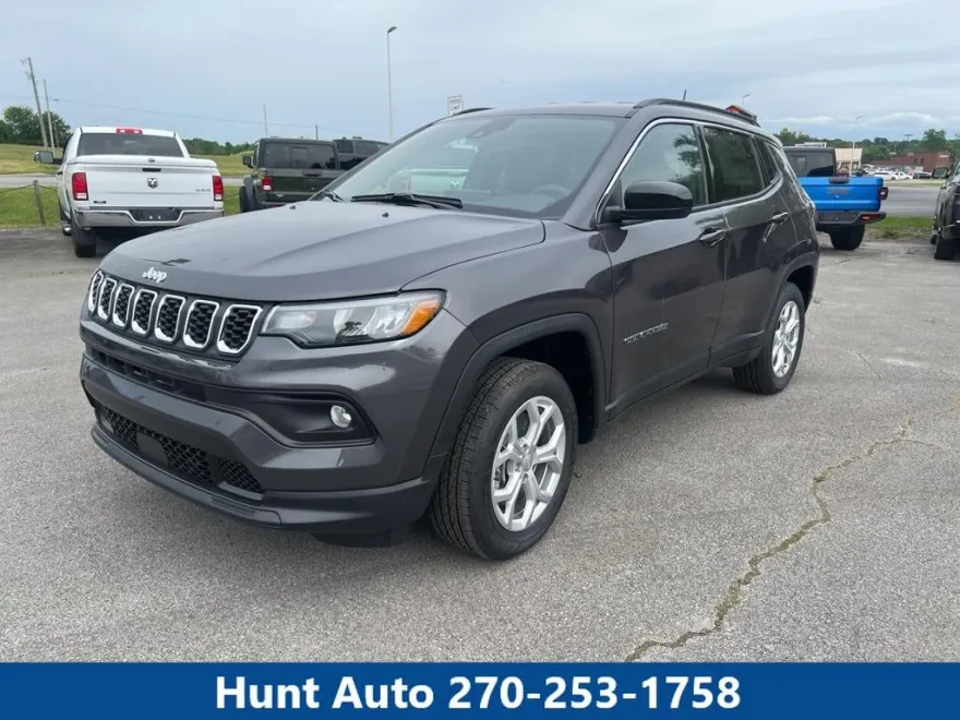 2024 Jeep Compass Latitude photo 1