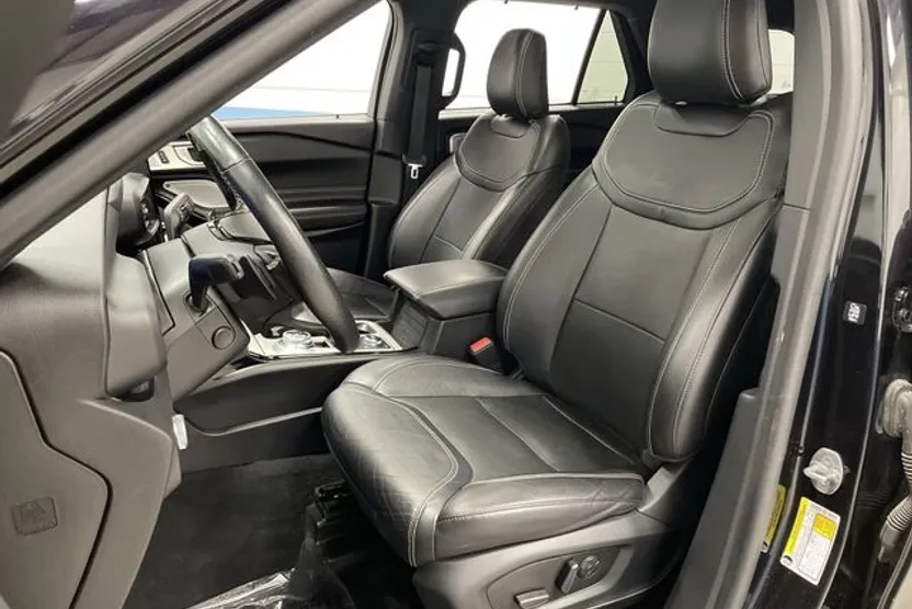 2022 Ford Explorer ST photo 1