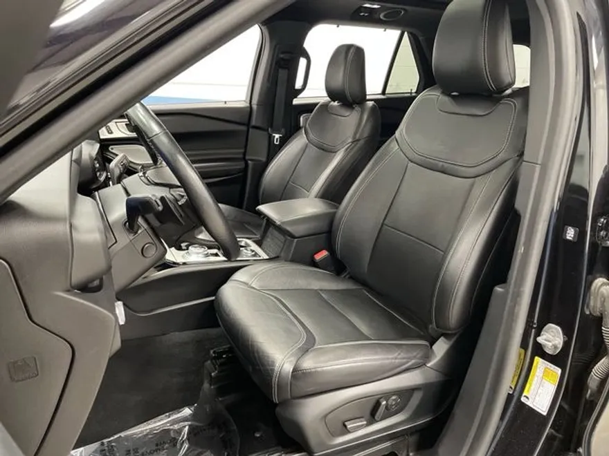 2022 Ford Explorer ST photo 1