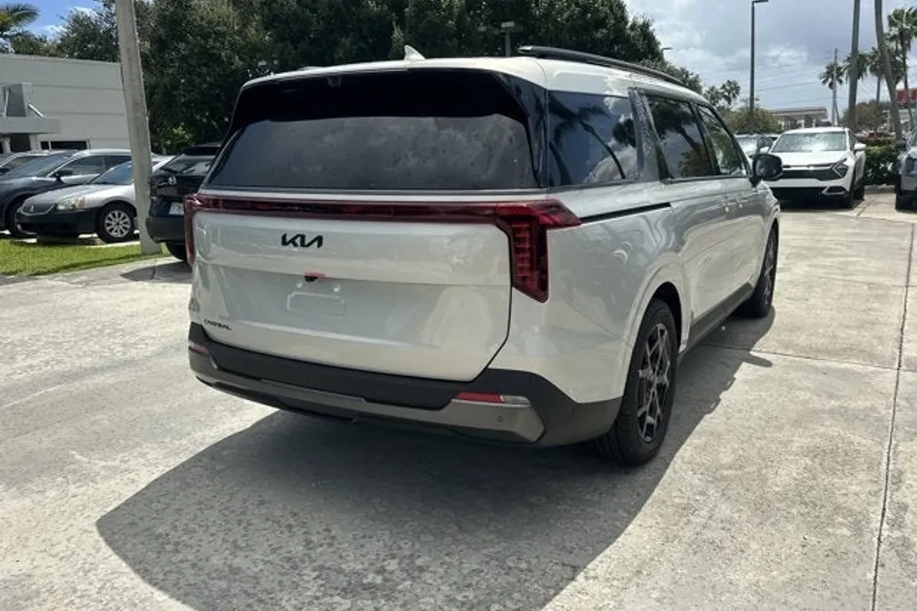 2026 Kia Carnival SX Prestige photo 1
