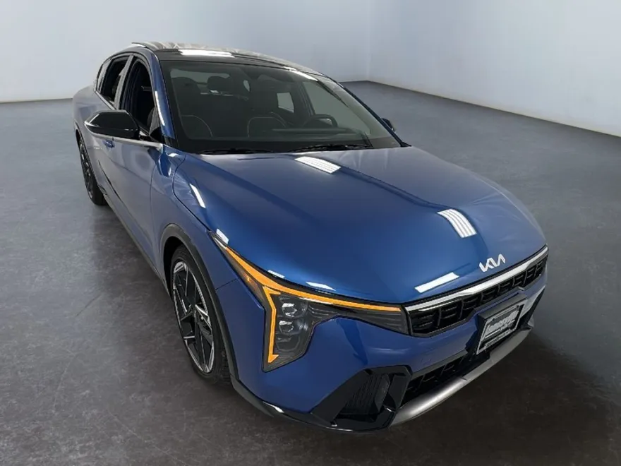 2025 Kia K4 GT-Line photo 1