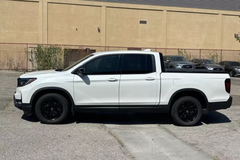 2022 Honda Ridgeline Black Edition photo 1