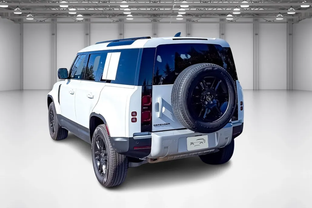 2025 Land Rover Defender 110 S photo 1
