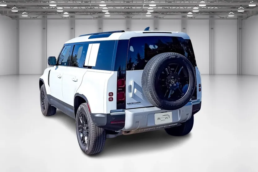 2025 Land Rover Defender 110 S photo 1