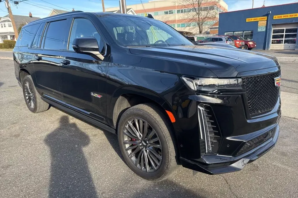 2023 Cadillac Escalade ESV V-Series photo 1