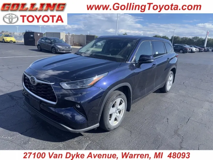 2022 Toyota Highlander LE photo 1