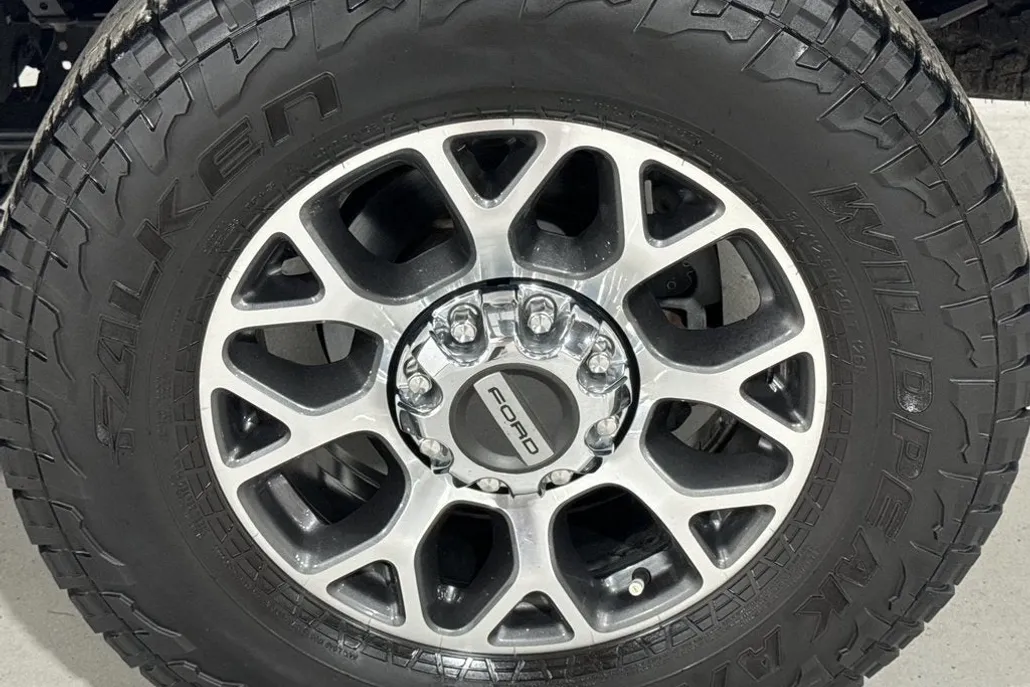2020 Ford F-250 Lariat FX4 photo 1
