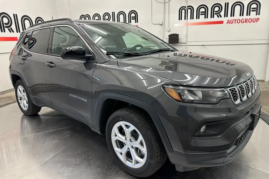 2024 Jeep Compass Latitude photo 1
