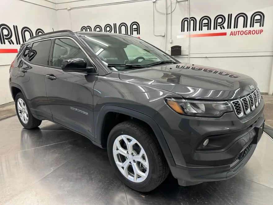 2024 Jeep Compass Latitude photo 1