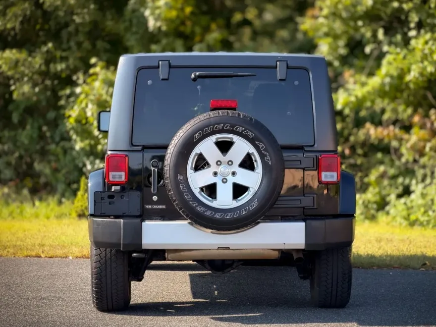 2011 Jeep Wrangler Unlimited Sahara photo 1
