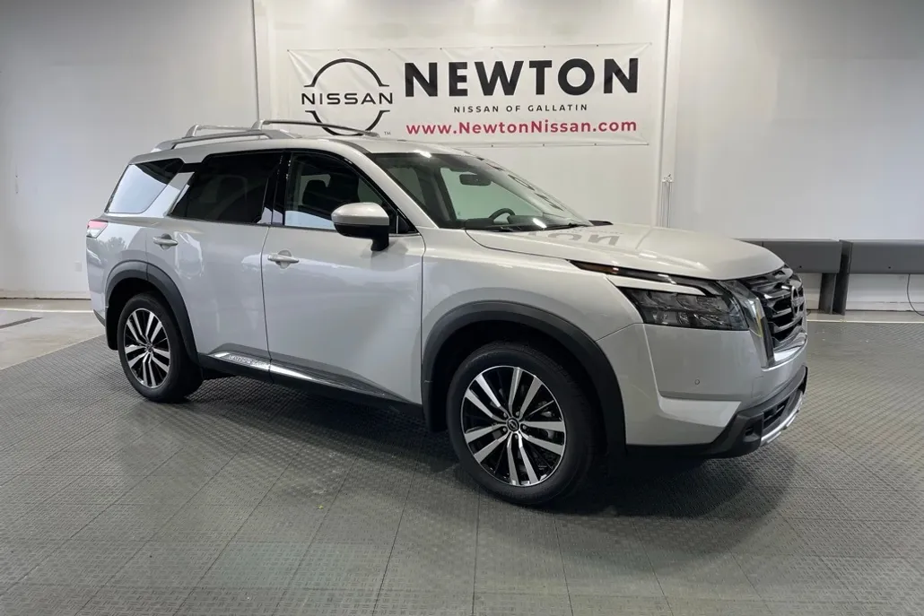 2025 Nissan Pathfinder Platinum photo 1