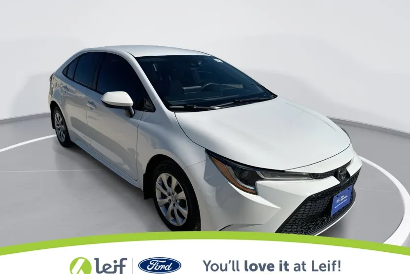 2021 Toyota Corolla LE photo 1