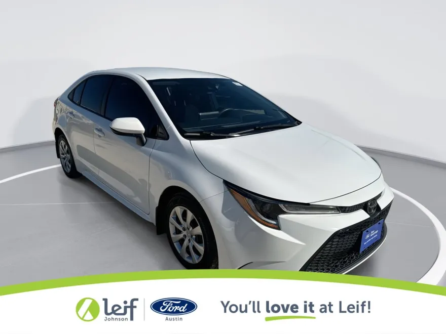 2021 Toyota Corolla LE photo 1