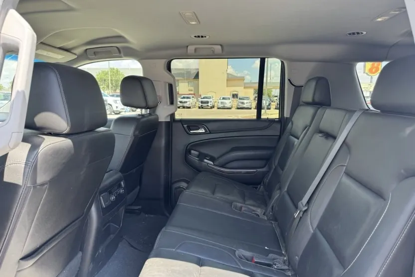 2019 Chevrolet Suburban LT photo 1