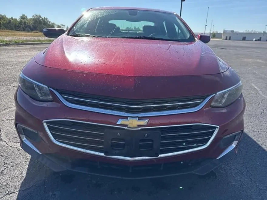 2018 Chevrolet Malibu 1LT photo 1