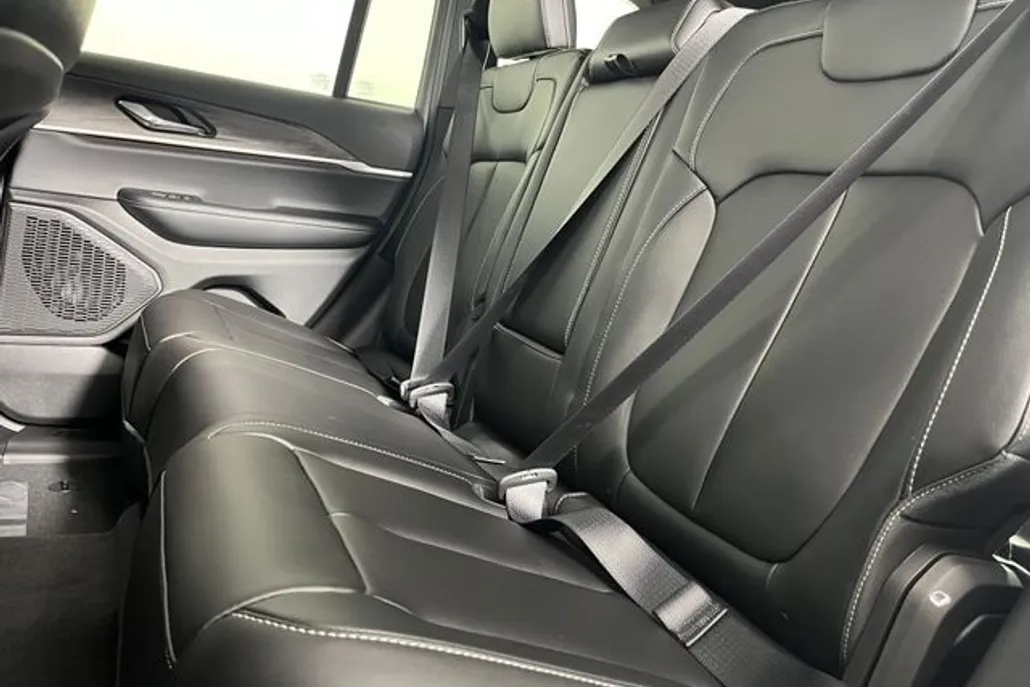 2025 Jeep Grand Cherokee Limited photo 1