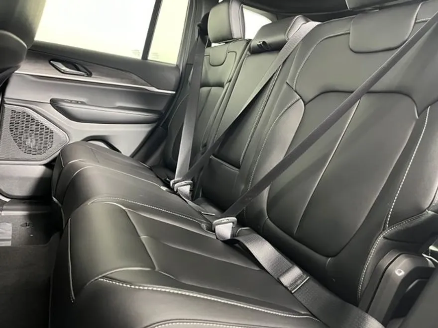 2025 Jeep Grand Cherokee Limited photo 1