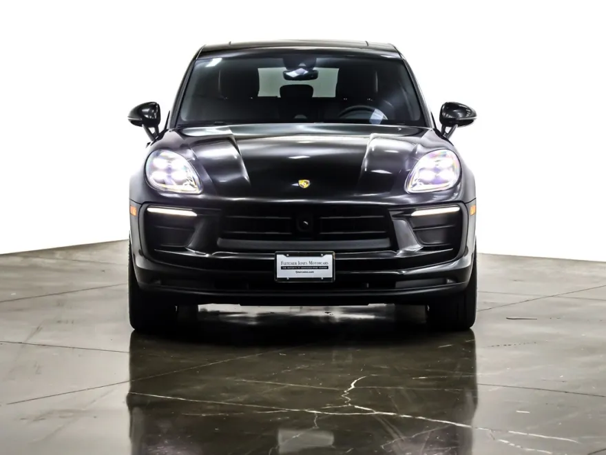 2024 Porsche Macan T photo 1