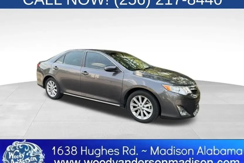2013 Toyota Camry XLE photo 1