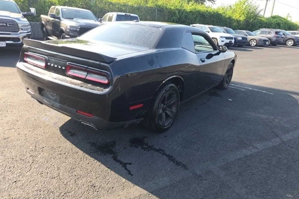 2023 Dodge Challenger SXT photo 1