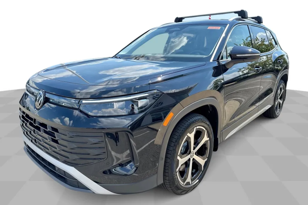 2025 Volkswagen Tiguan SE photo 1