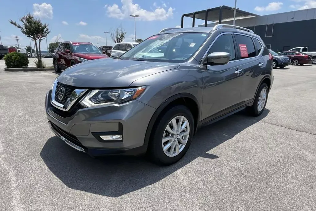 2019 Nissan Rogue SV photo 1