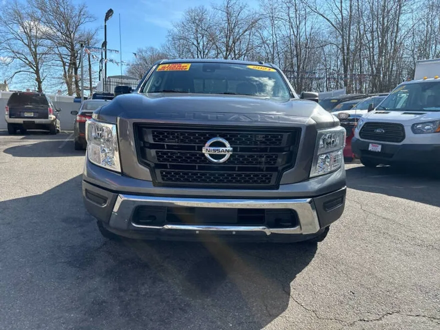 2021 Nissan Titan SV photo 1