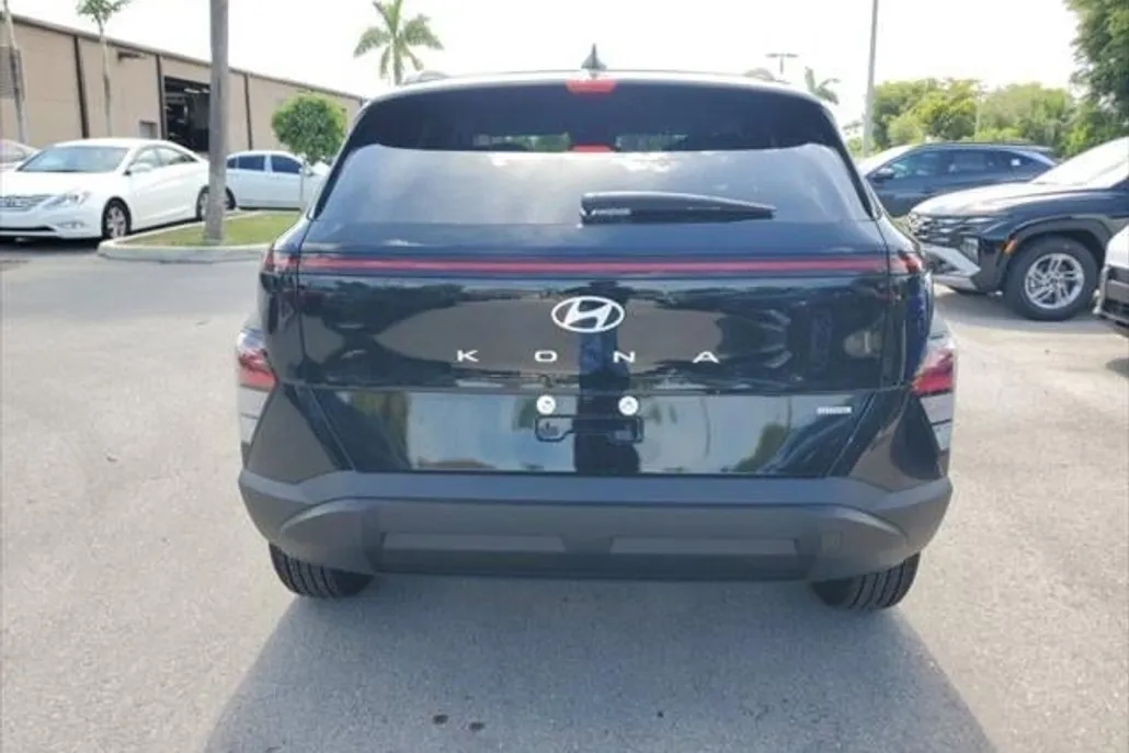 2026 Hyundai Kona SEL photo 1