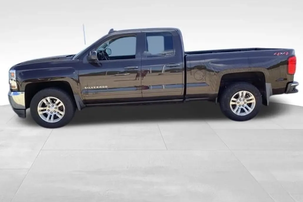2018 Chevrolet Silverado 1500 LT photo 1