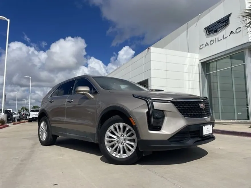 2024 Cadillac XT4 Luxury photo 1
