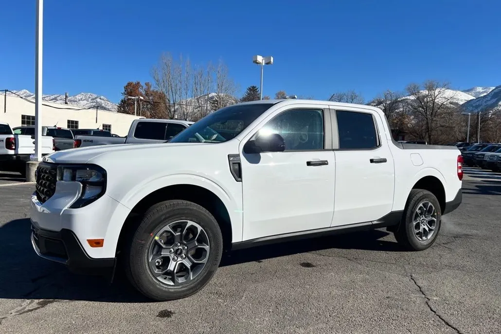 2025 Ford Maverick XLT photo 1