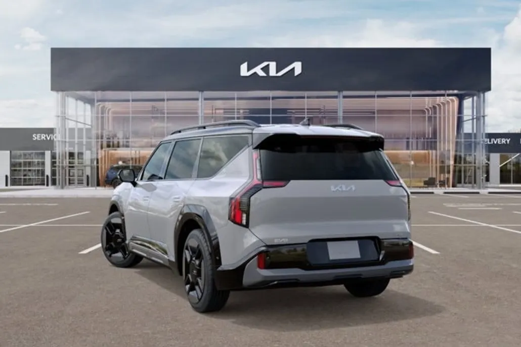 2026 Kia EV9 GT-Line photo 1