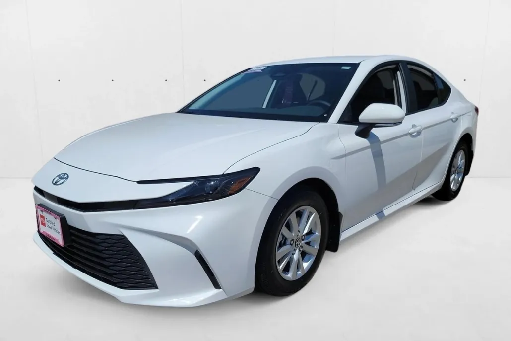 2025 Toyota Camry LE photo 1