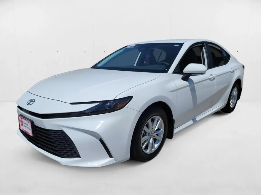 2025 Toyota Camry LE photo 1