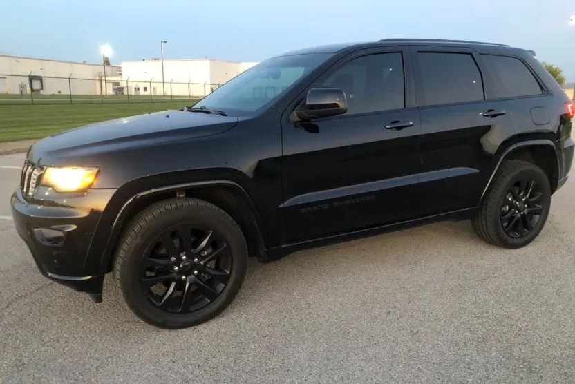 2017 Jeep Grand Cherokee Altitude photo 1