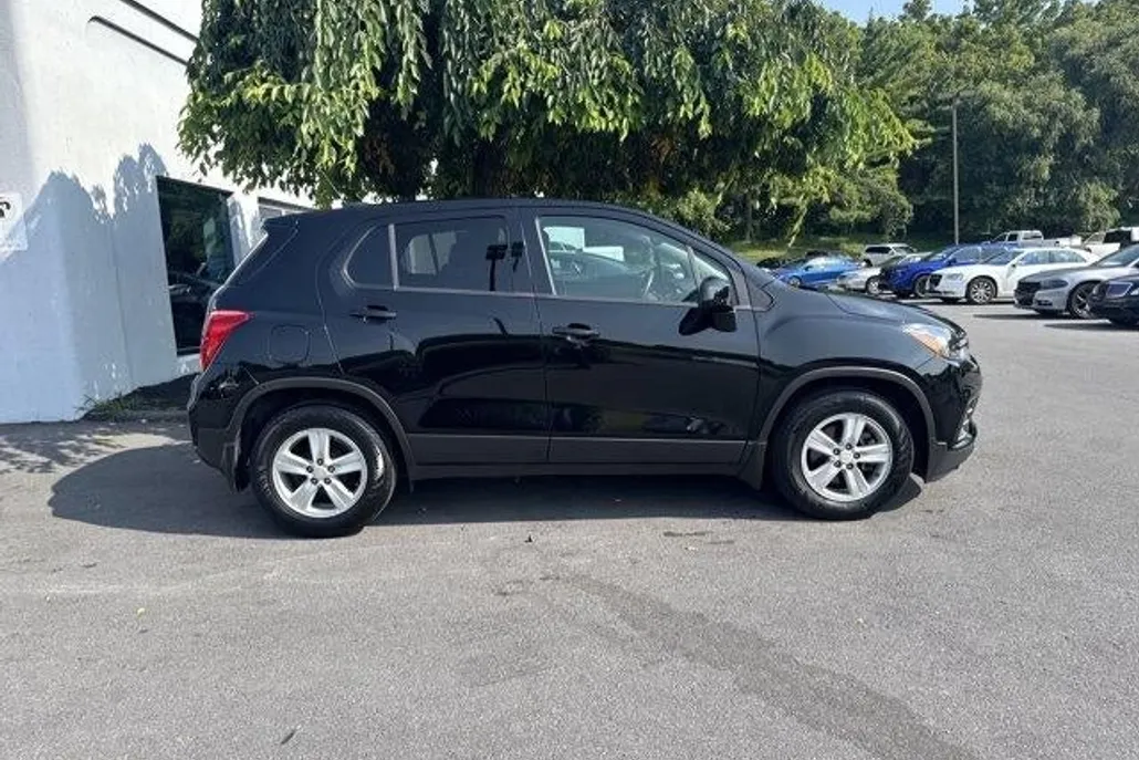 2020 Chevrolet Trax LS photo 1
