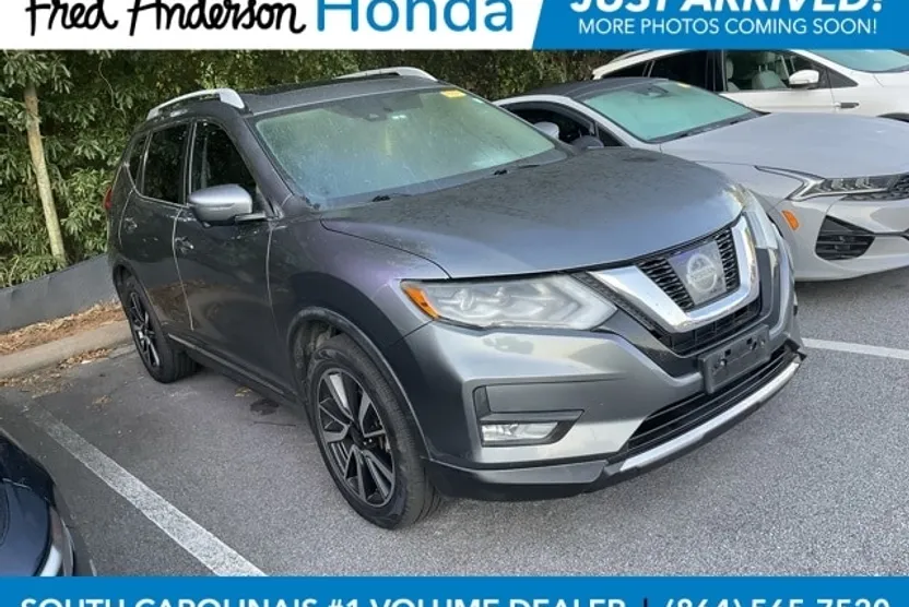 2017 Nissan Rogue SL photo 1