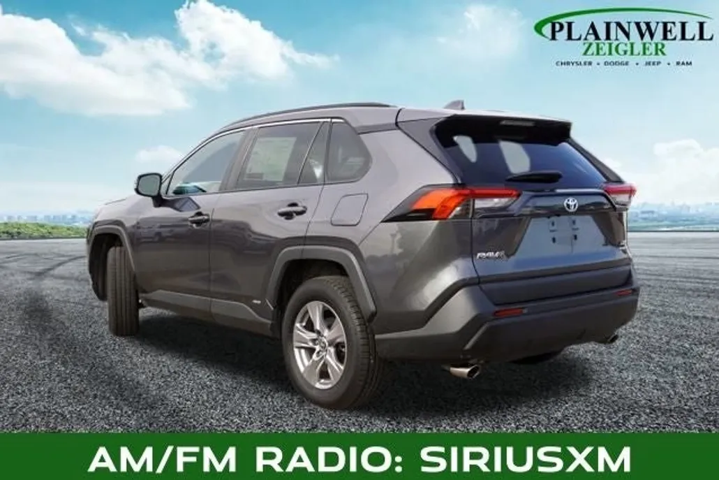 2022 Toyota RAV4 Hybrid XLE photo 1