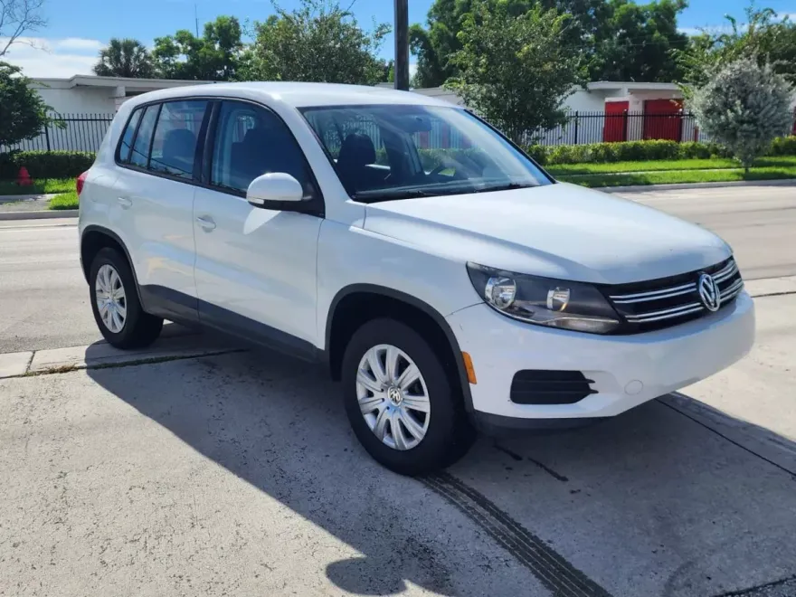 2017 Volkswagen Tiguan Limited Sport photo 1