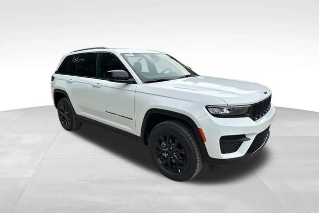 2025 Jeep Grand Cherokee Altitude photo 1