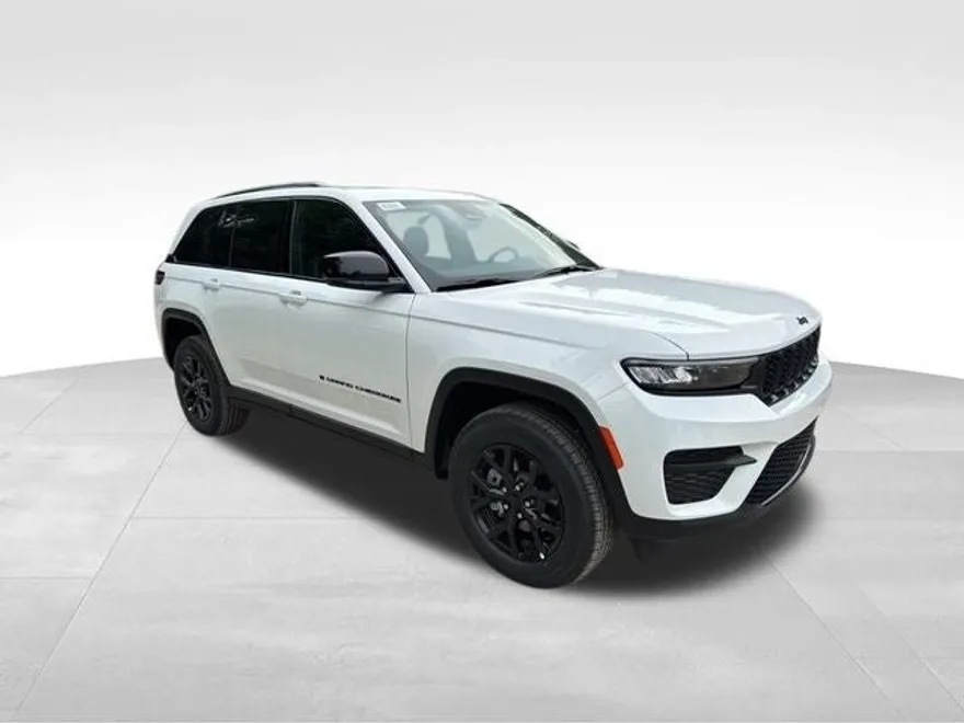 2025 Jeep Grand Cherokee Altitude photo 1