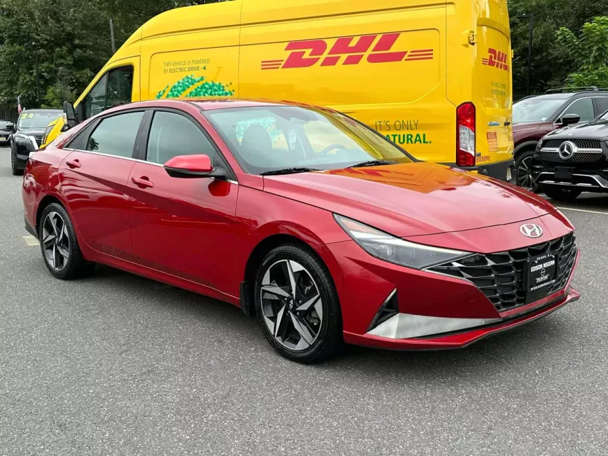 2022 Hyundai Elantra Limited photo 1