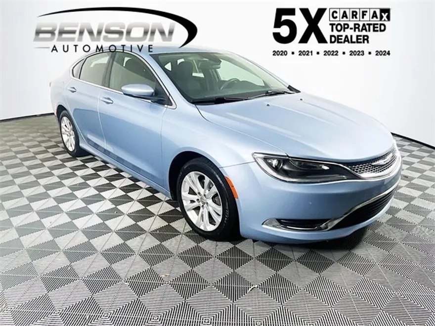 2015 Chrysler 200 Limited photo 1