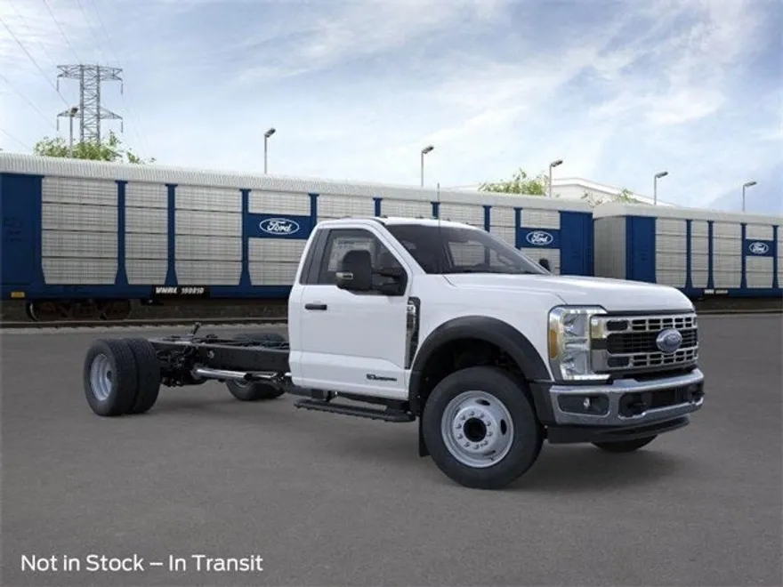 2025 Ford F-600 photo 1