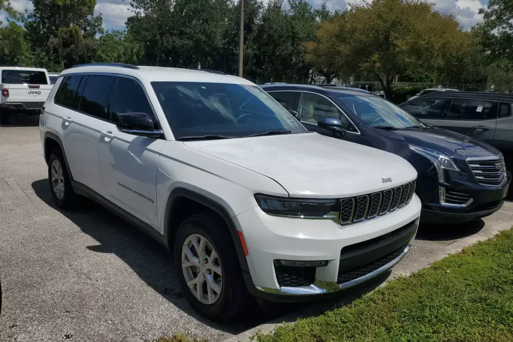 2023 Jeep Grand Cherokee Limited photo 1