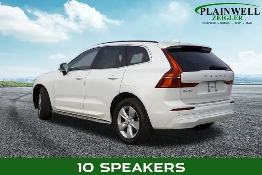 2022 Volvo XC60 B5 Momentum photo 1