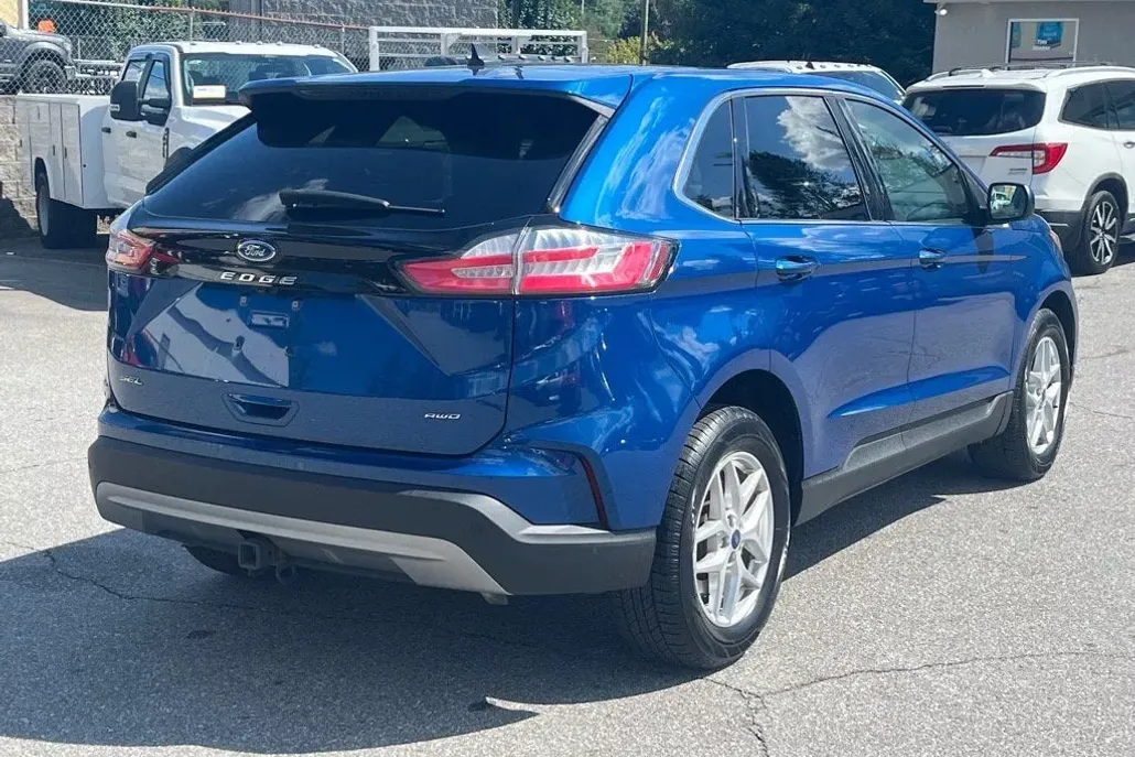 2022 Ford Edge SEL photo 1